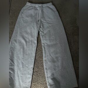 Abercrombie & Fitch women’s Gray Sunday sweats